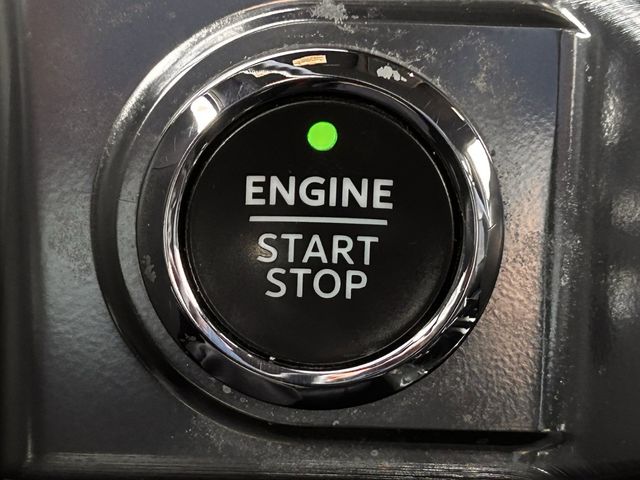 Used 2022 Star White Metallic Tri-Coat Ford Lariat image 23