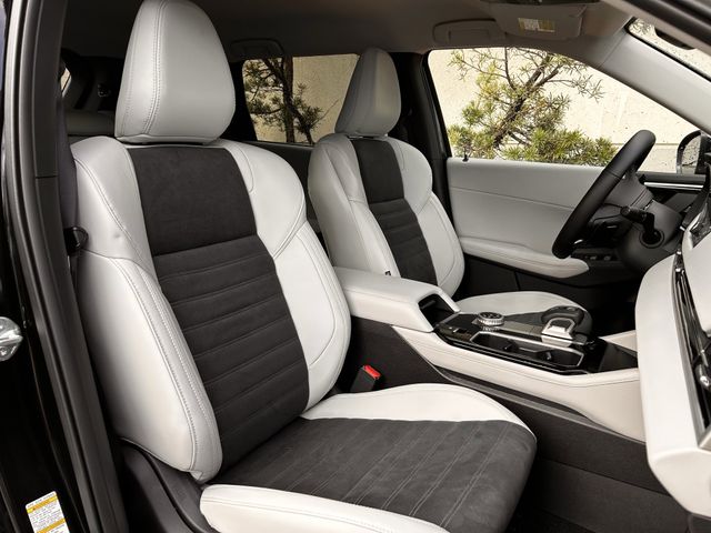 Used 2026 Black Diamond Mitsubishi SE image 29