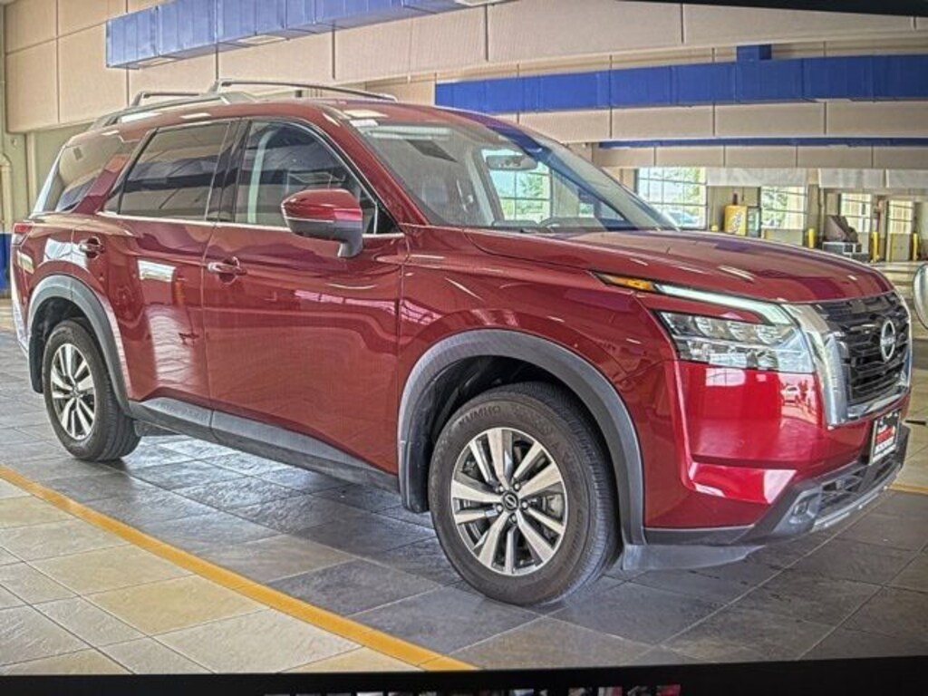 Used 2024 Nissan Pathfinder SL SUV