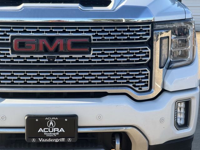 Used 2022 White Frost Tricoat GMC Denali image 8