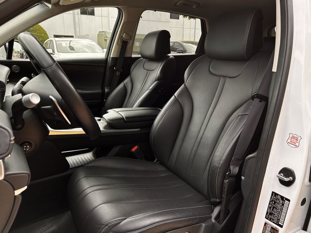 Used 2024 White Genesis 2.5T image 27