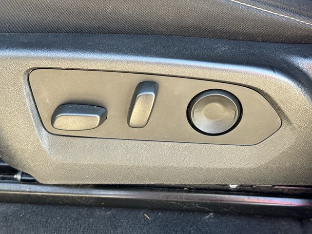 Used 2024 Summit White GMC Elevation image 23
