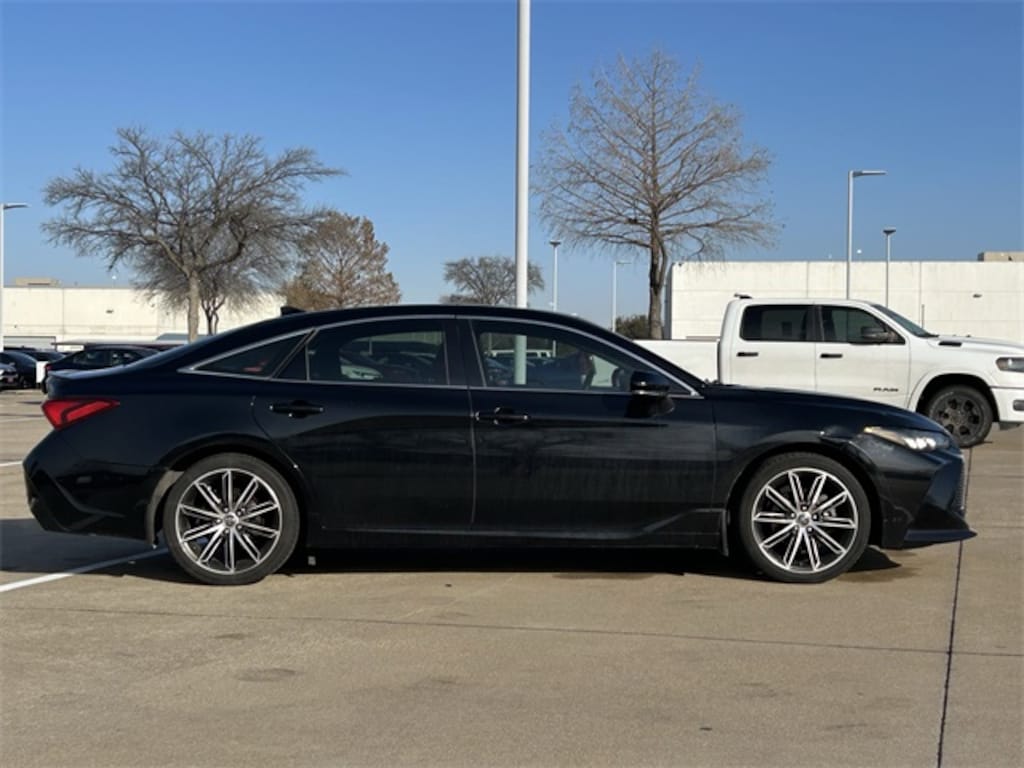Used 2019 Toyota Avalon XSE Sedan