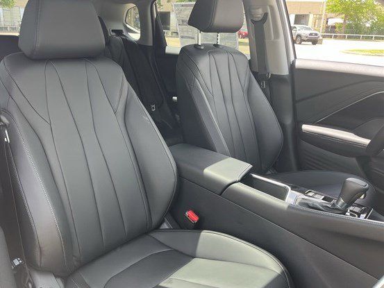 Used 2025 Platinum White Pearl Acura Base image 30