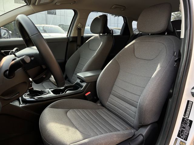 Used 2025 Snow White Pearl Kia EX image 25