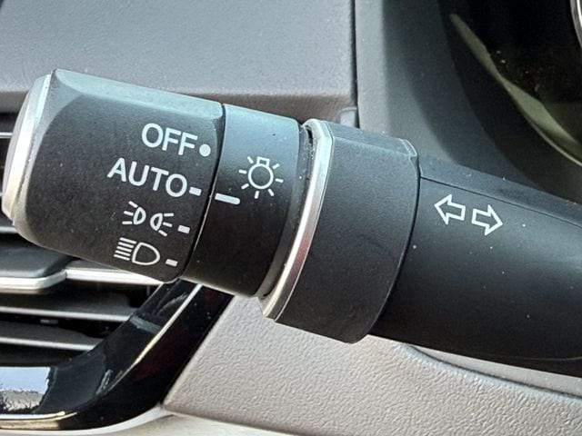 Used 2021 Platinum White Pearl Acura Base image 21