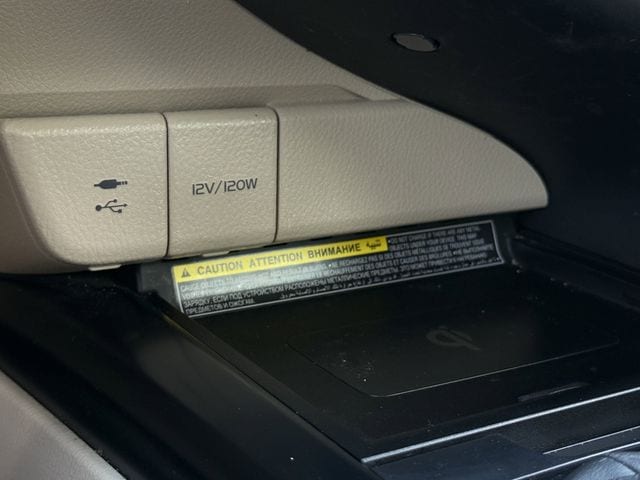 Used 2019 Wind Chill Pearl Toyota XLE image 22