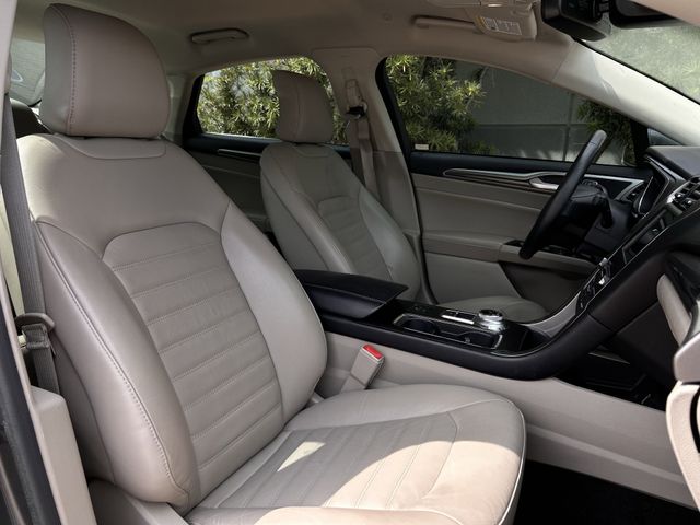 Used 2018 Magnetic Metallic Ford SE Luxury image 28