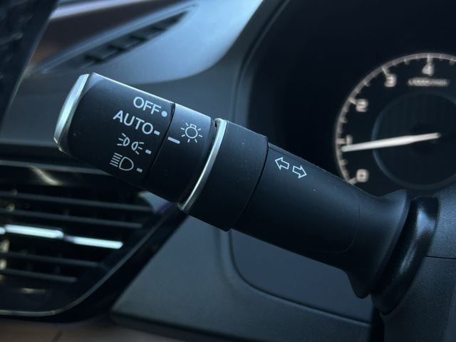 Certified Used 2022 Platinum White Pearl Acura Technology Package image 27