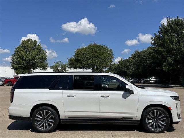 2024 Cadillac Escalade ESV Sport photo 2
