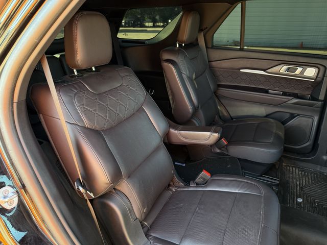 Used 2025 Agate Black Metallic Ford Platinum image 28