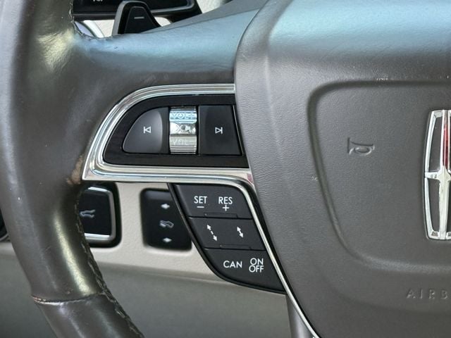 Used 2021 Pristine White Lincoln Reserve image 13