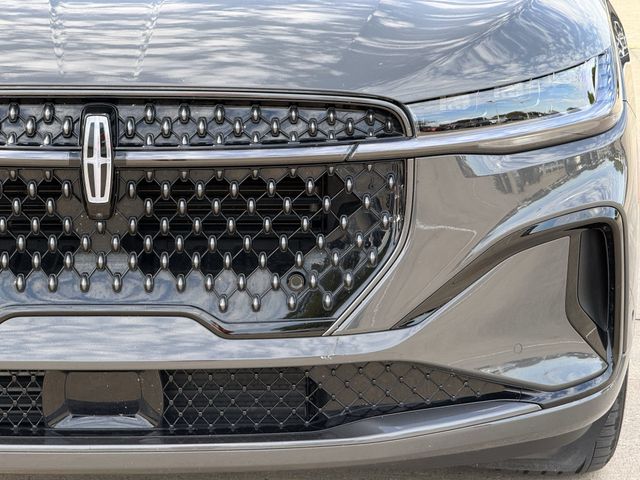Used 2024 Chroma Caviar Dark Gray Metallic Clearcoat Lincoln Black Label image 8