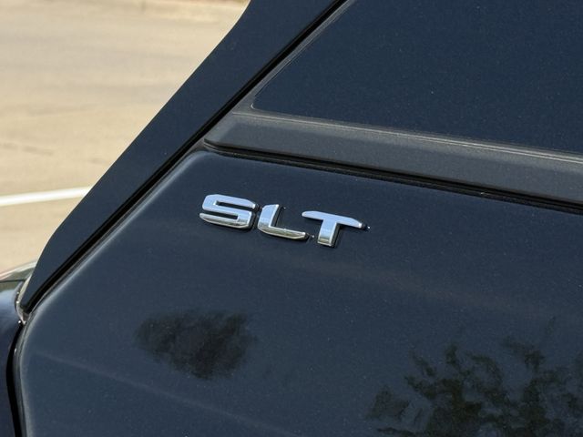 Used 2024 Ebony Twilight Metallic GMC SLT image 7