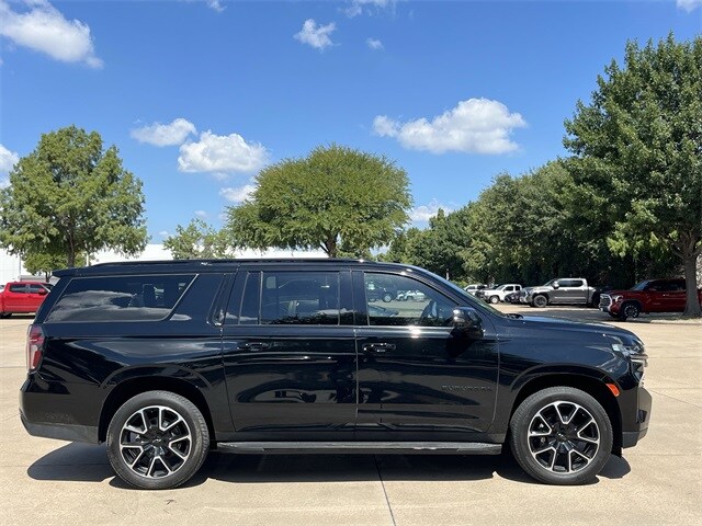 2021 Chevrolet Suburban RST photo 3