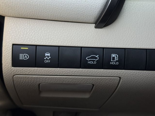 Used 2019 Wind Chill Pearl Toyota XLE image 25