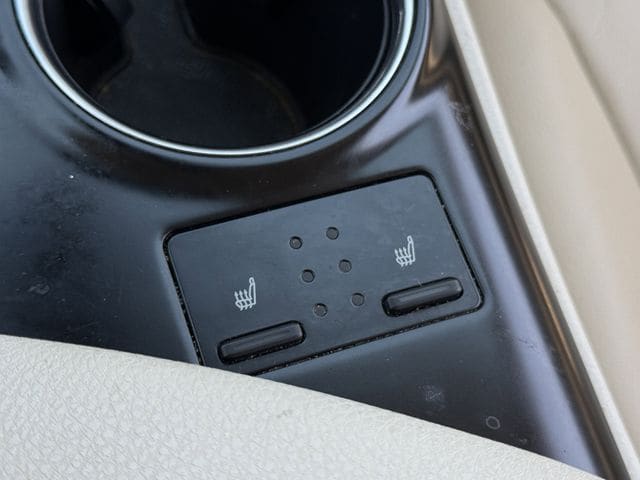 Used 2019 Wind Chill Pearl Toyota XLE image 21