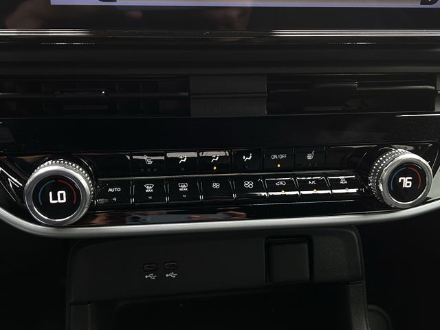 Used 2024 Sonic Gray Pearl Honda Touring image 21