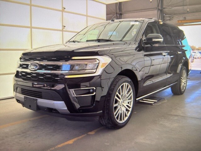 2023 Ford Expedition MAX Limited photo 3