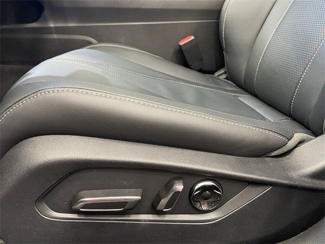 Used 2025 Majestic Black Pearl Acura Technology Package image 24