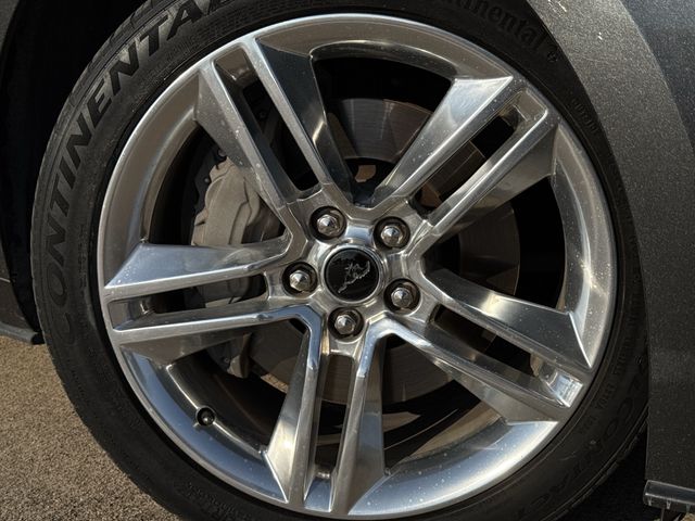 Used 2020 Magnetic Metallic Ford GT Premium image 9