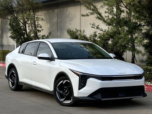 Used 2025 Snow White Pearl Kia EX image 2