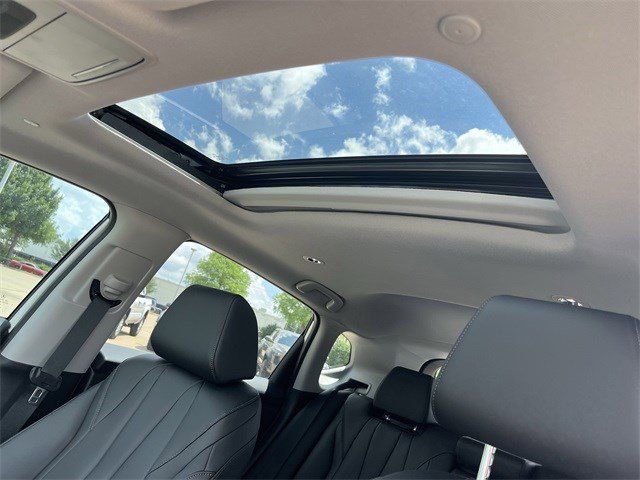 Used 2025 Platinum White Pearl Acura Base image 27