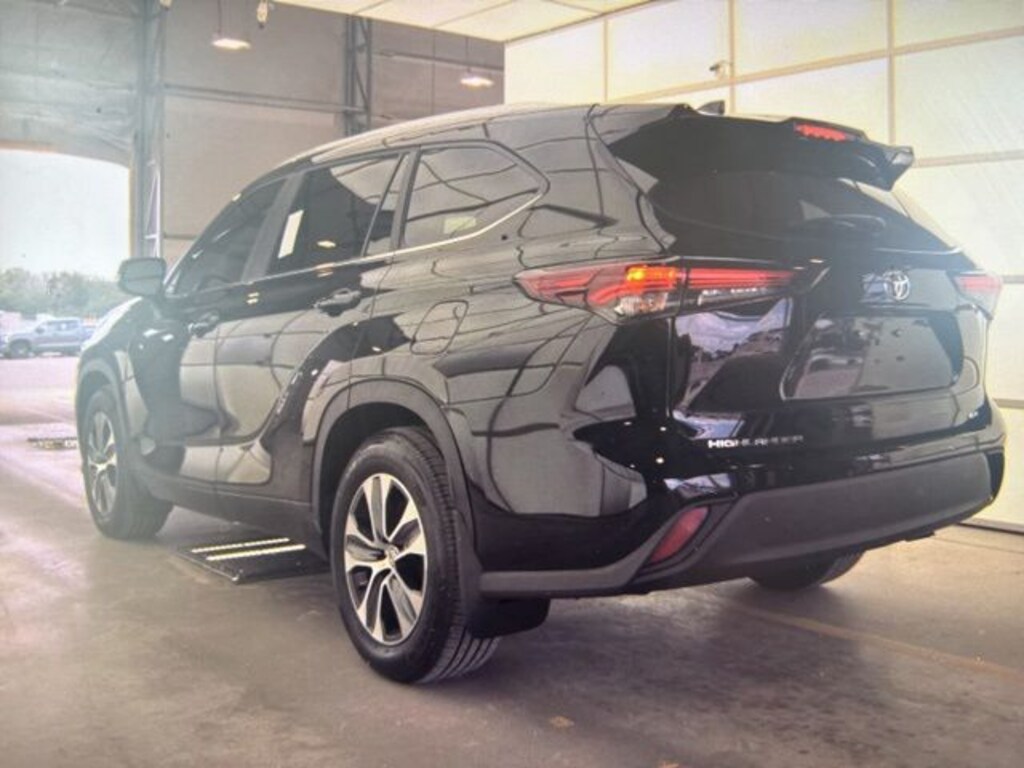 Used 2025 Toyota Highlander XLE SUV