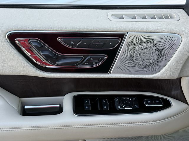 Used 2021 Pristine White Lincoln Reserve image 22