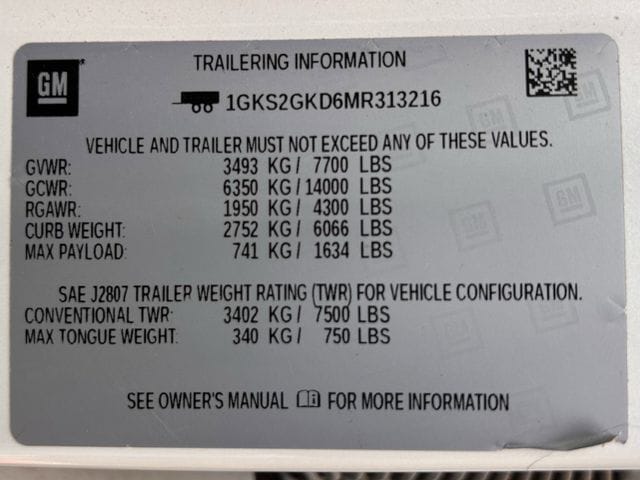 Used 2021 White Frost Tricoat GMC SLT image 38