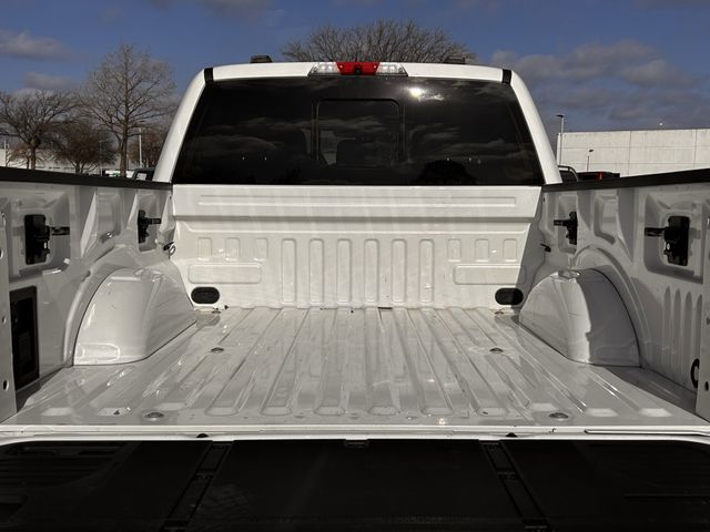 Used 2022 Star White Metallic Tri-Coat Ford Lariat image 32