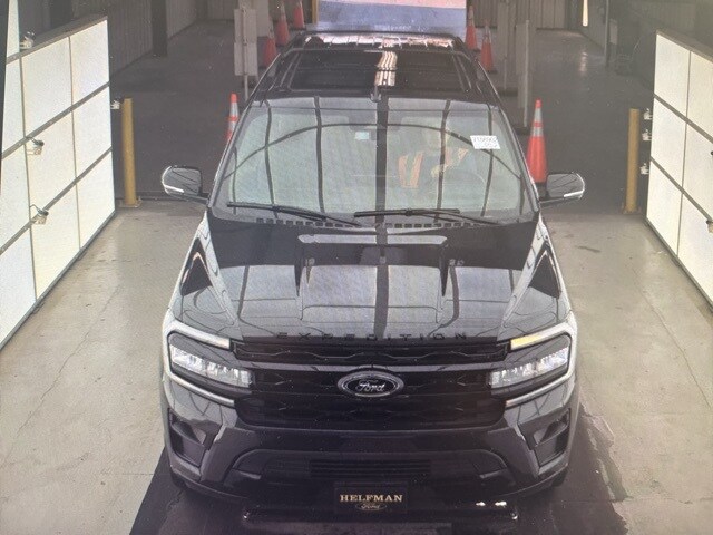 2022 Ford Expedition Limited photo 2
