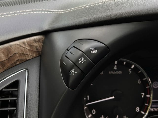 Used 2021 Graphite Shadow INFINITI Premium Select image 27