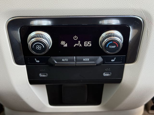 Used 2022 White Frost Tricoat GMC Denali image 29