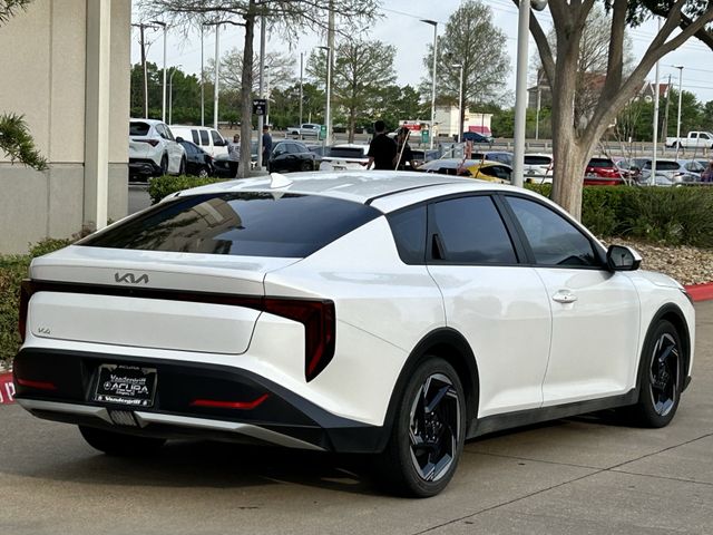 Used 2025 Snow White Pearl Kia EX image 4