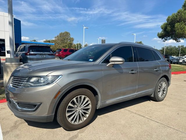 Used 2016 Luxe Metallic Lincoln Select image 5