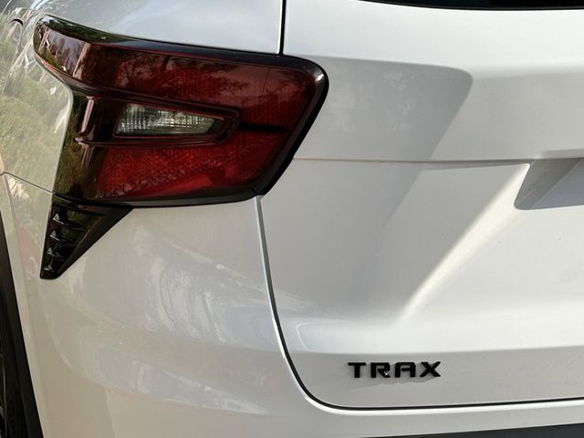 Used 2024 Summit White Chevrolet 2RS image 7