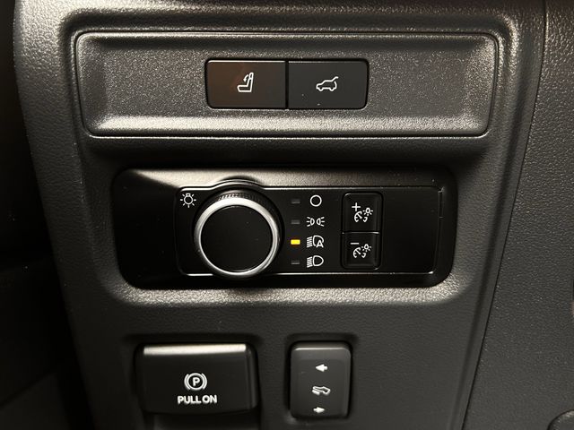 Used 2024 Iconic Silver Metallic Ford XLT image 25