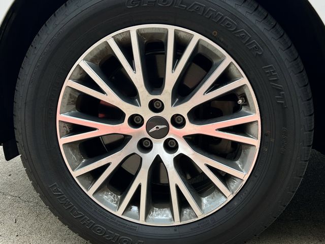 Used 2024 White Genesis 2.5T image 11