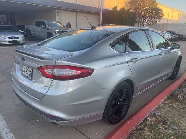 2016 Ford Fusion SE photo 4