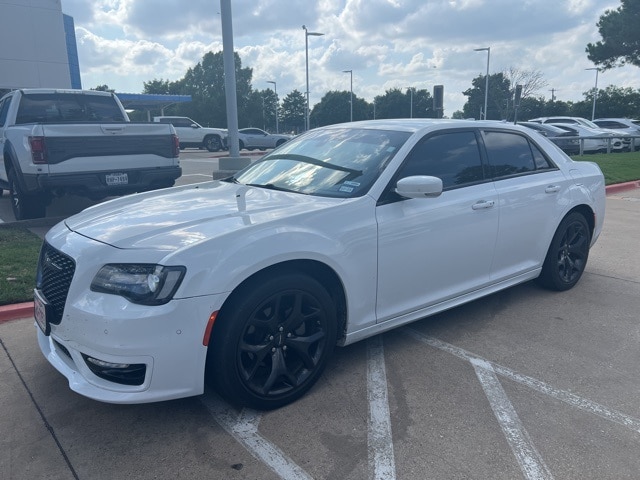 Used 2022 Chrysler 300 Touring L with VIN 2C3CCADG4NH127407 for sale in Arlington, TX