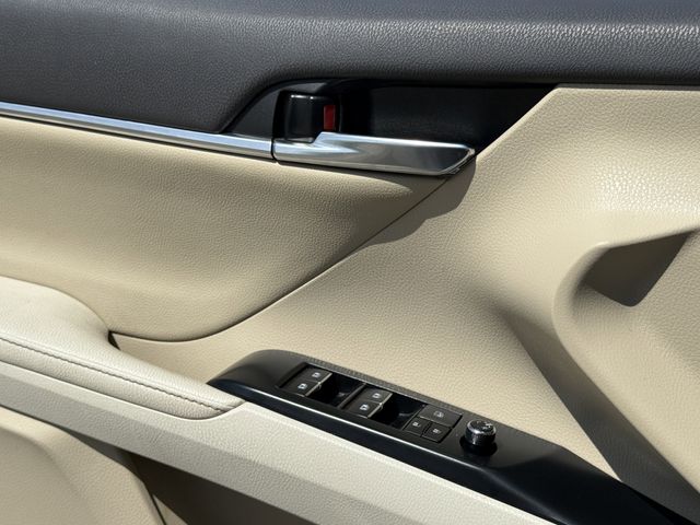 Used 2019 Wind Chill Pearl Toyota XLE image 26