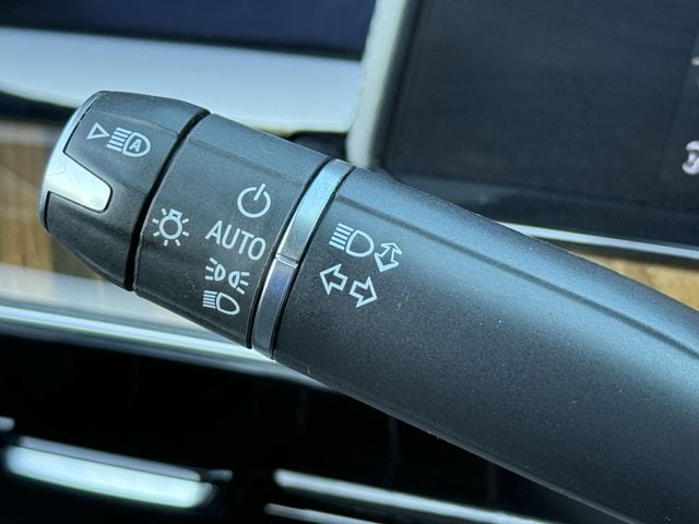 Used 2024 Crystal White Tricoat CADILLAC Sport Platinum image 19
