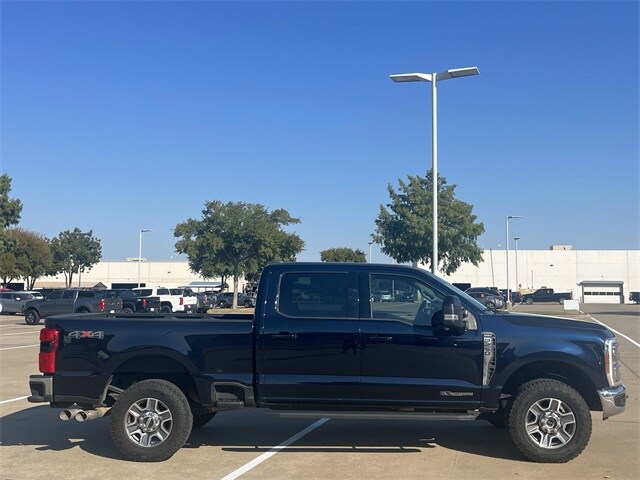2023 Ford F-250 Lariat photo 2