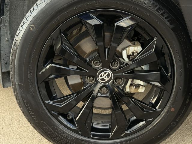 Used 2025 Silver Sky Metallic/Midnight Black Metallic Toyota XSE image 9