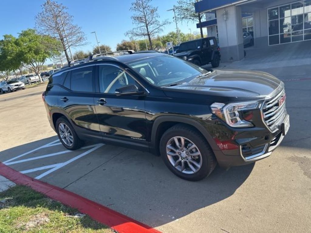 Used 2024 GMC Terrain SLT SUV