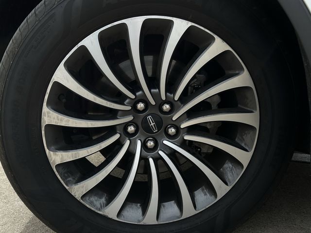 Used 2021 Pristine White Lincoln Reserve image 10