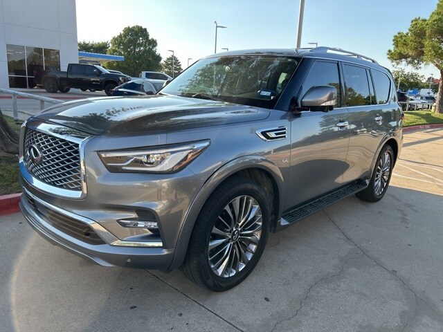 2019 Infiniti QX80 Luxe photo 3