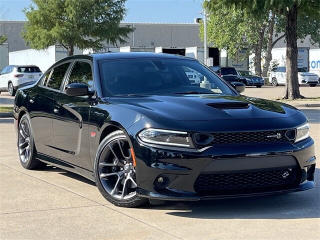 2023 Dodge Charger Scat Pack photo 2