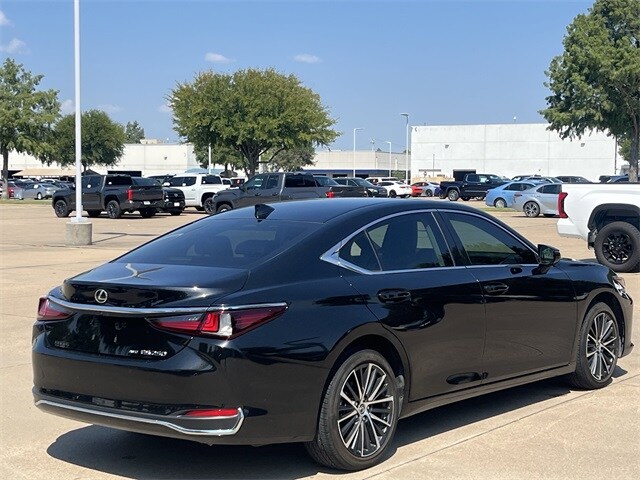 2024 Lexus ES 250 Luxury photo 4